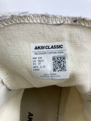 AKIII CLASSIC/アキクラシック/スニーカー/シューズ/ホワイト/MM 235