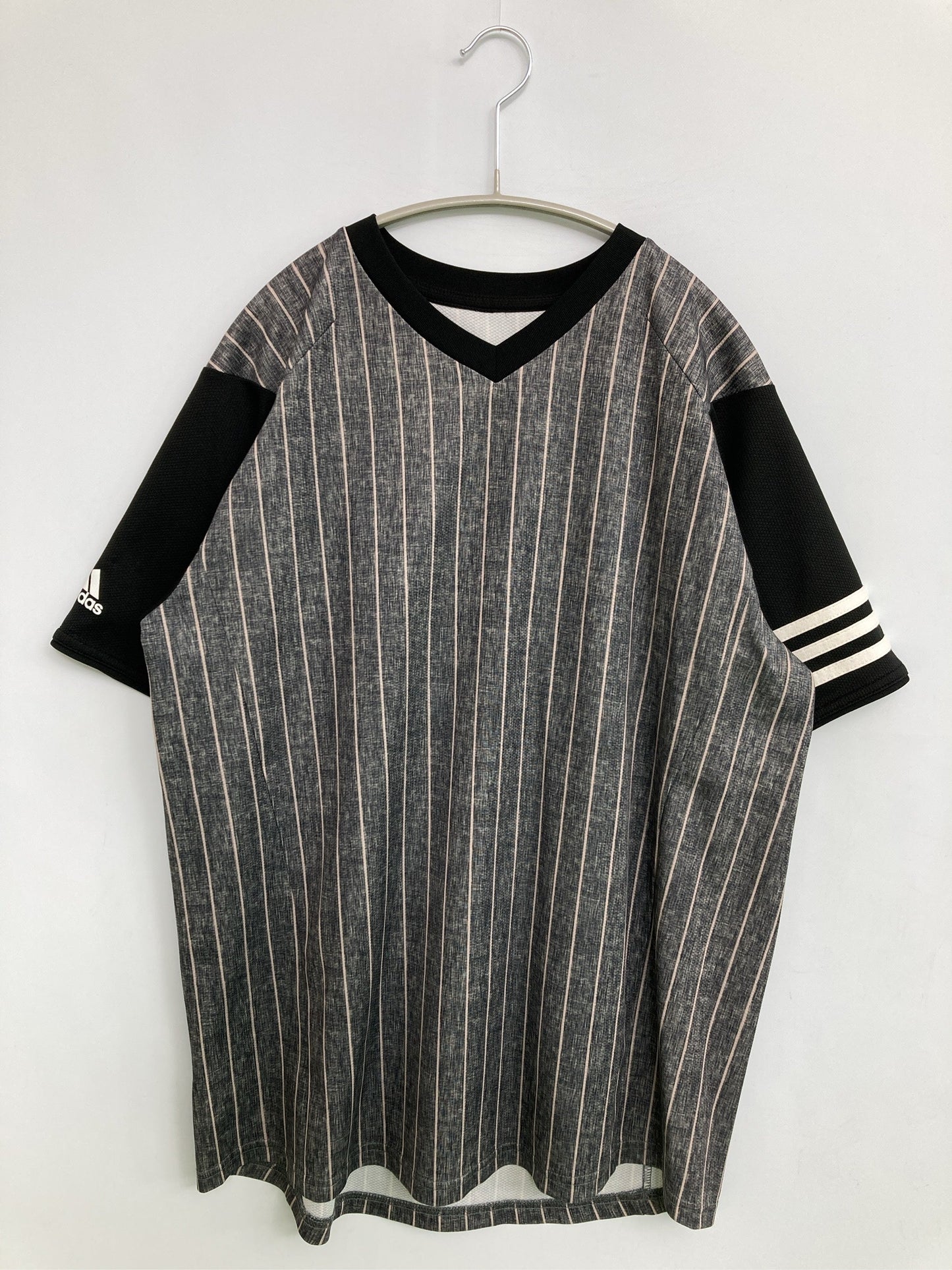 adidas/アディダス/Tシャツ/カットソー/トップス/グレー