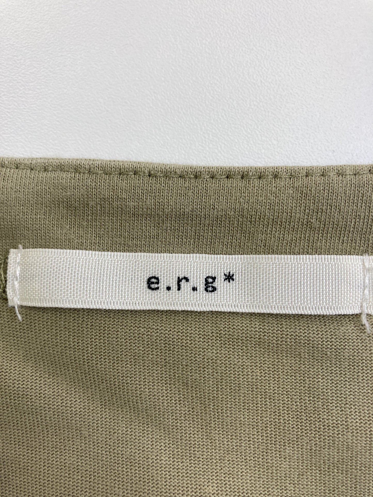e,r,g/Tシャツ/カットソー/トップス/カーキ/M