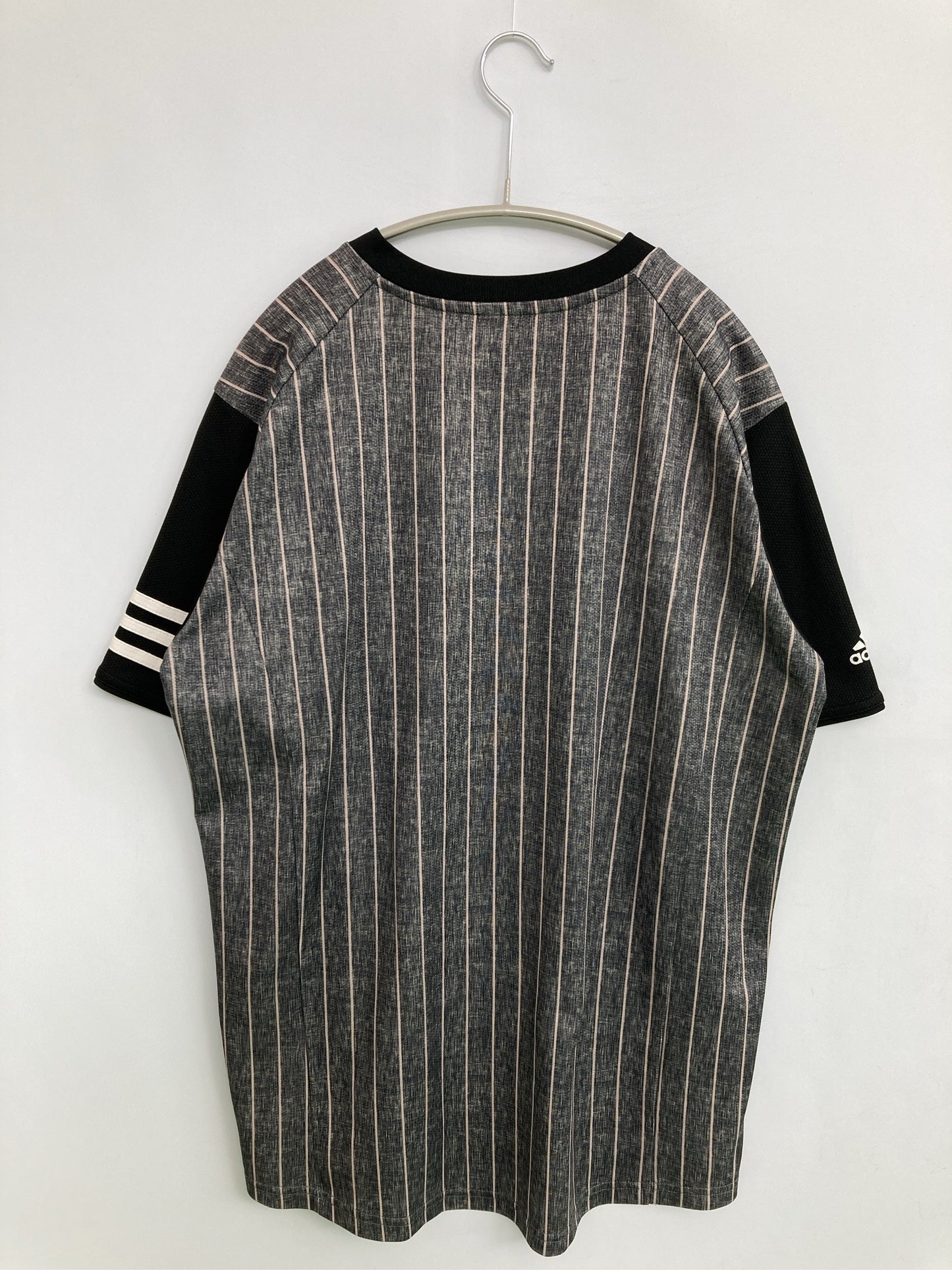 adidas/アディダス/Tシャツ/カットソー/トップス/グレー