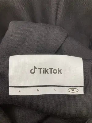 TikTok/パーカー/トップス/ブラック/XL