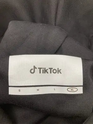 TikTok/パーカー/トップス/ブラック/XL