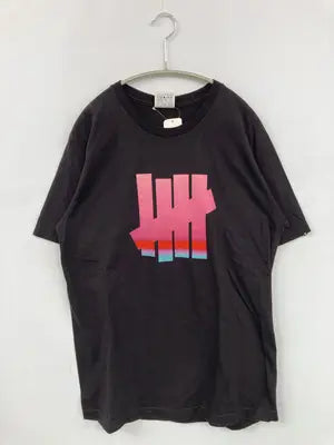 UNDEFEATED/Tシャツ/カットソー/トップス/ブラック/MEDIUM