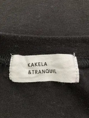 KAKELA TRANQUIL/Tシャツ/カットソー/トップス/ブラック/FREE