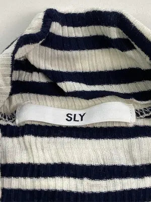 SLY/スライ/Tシャツ/カットソー/トップス/ネイビー/FREE