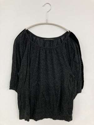 OUT of ACTION/Tシャツ/カットソー/トップス/ブラック