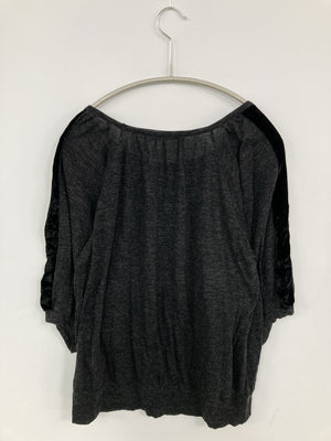 OUT of ACTION/Tシャツ/カットソー/トップス/ブラック