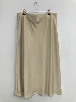 UNIQLO/ユニクロ/ロングスカート/スカート/ベージュ/ウエスト70cm　ヒップ97cm