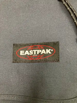 EASTPAK/イーストパック/メッセンジャーバッグ/バッグ/ブルー