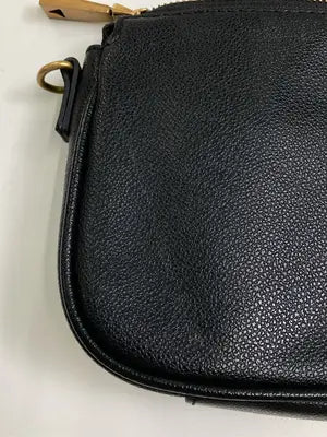 GUESS/ゲス/ショルダーバッグ/バッグ/ブラック