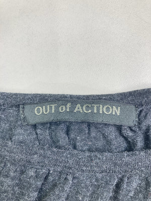 OUT of ACTION/Tシャツ/カットソー/トップス/ブラック