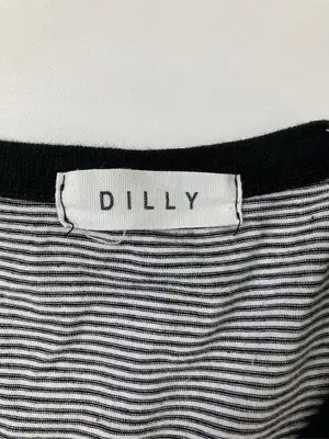 DILLY/Tシャツ/カットソー/トップス/ブラック
