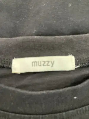 muzzy/Tシャツ/カットソー/トップス/ブラック/F